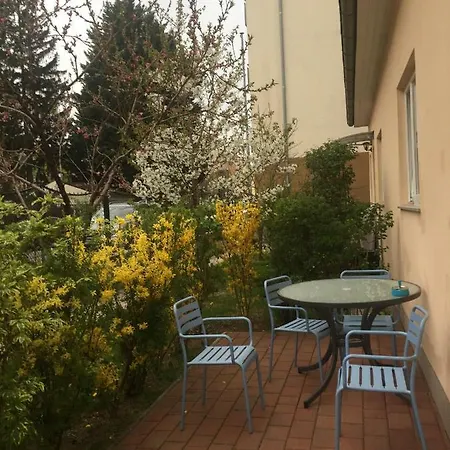 Apartment Kleine Mit Garten