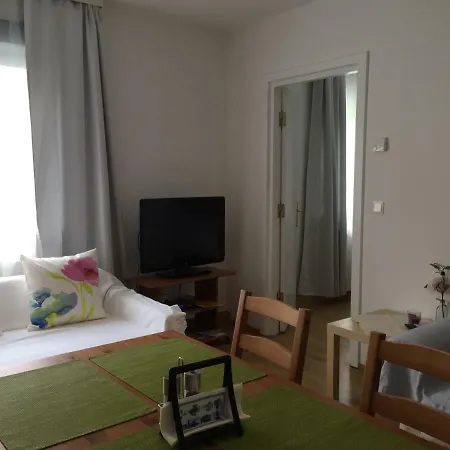 Terrasse Mit Parking In Zentrum