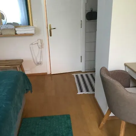 Terrasse Mit Parking In Zentrum Apartman