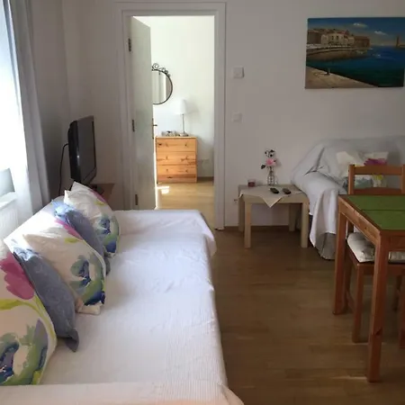 Terrasse Mit Parking In Zentrum