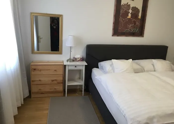 Terrasse Mit Parking In Zentrum