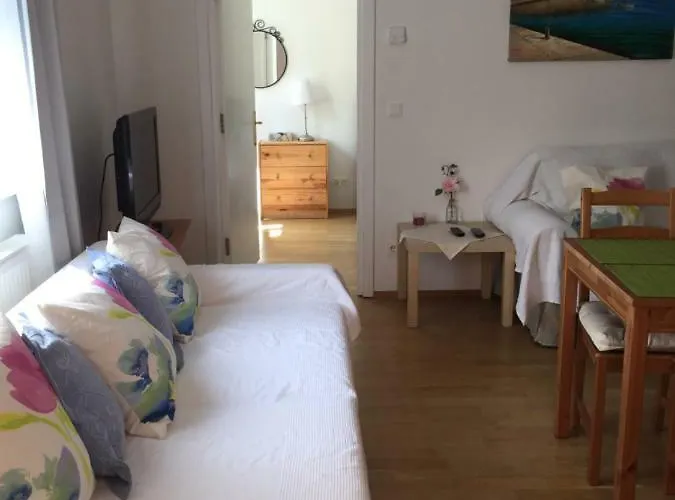 Terrasse Mit Parking In Zentrum